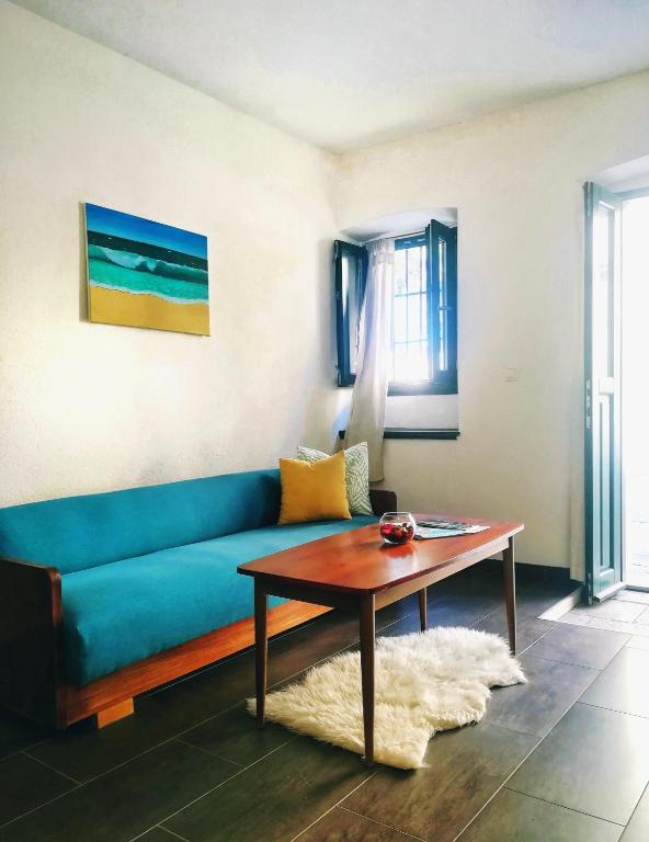 River-view studio perfect for travelers photo