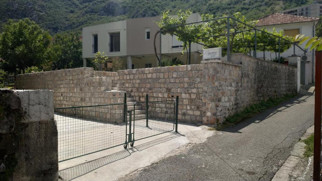 Apartments Grgurevic — Hotel in Kotor