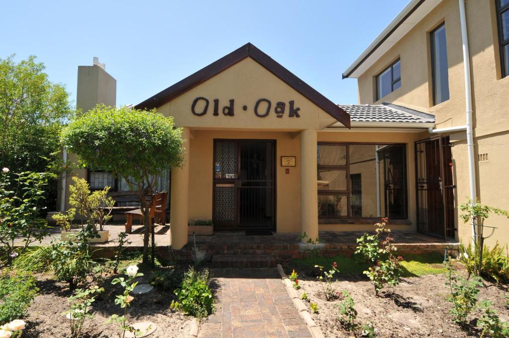 Old Oak Guest House — Hotel in Cape Town