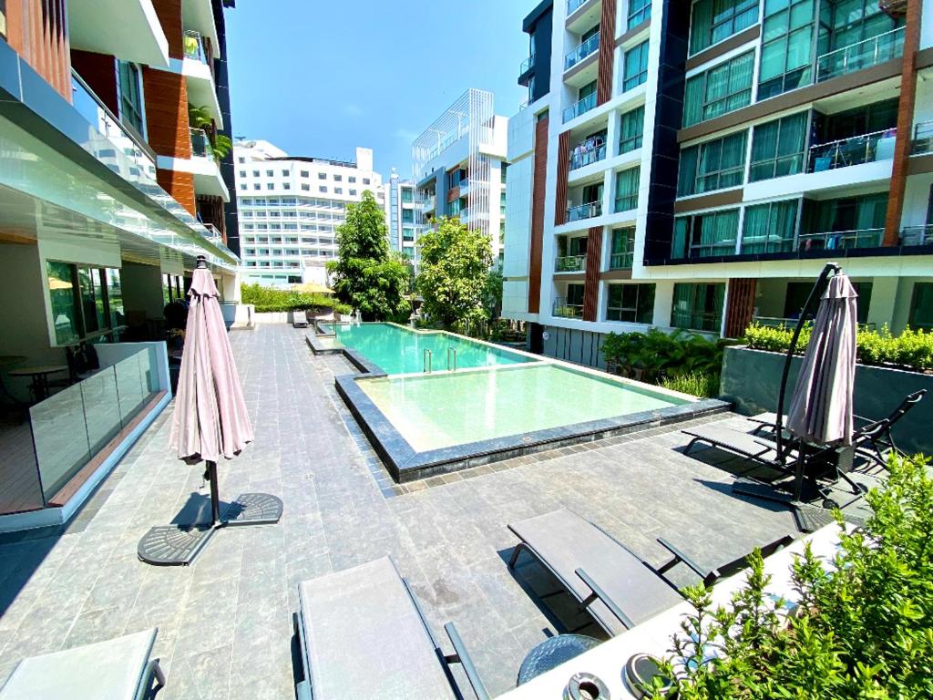 Spacious 3 Bedroom The Urban Condo photo