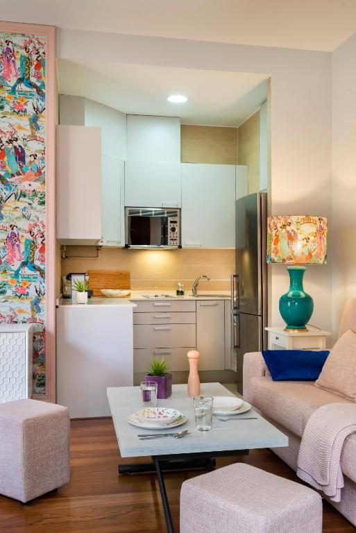 Cathedral Luxury Studio, Swimming Pool and Cathedral Views - 4