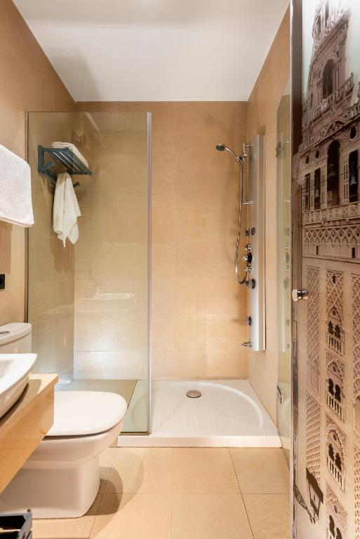 Cathedral Luxury Studio, Swimming Pool and Cathedral Views - 5