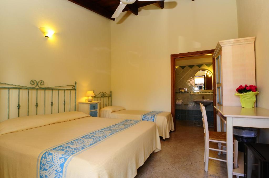 Hotel L'Esagono, San Teodoro, Sardegna. Prenota Online Hotel a San Teodoro
