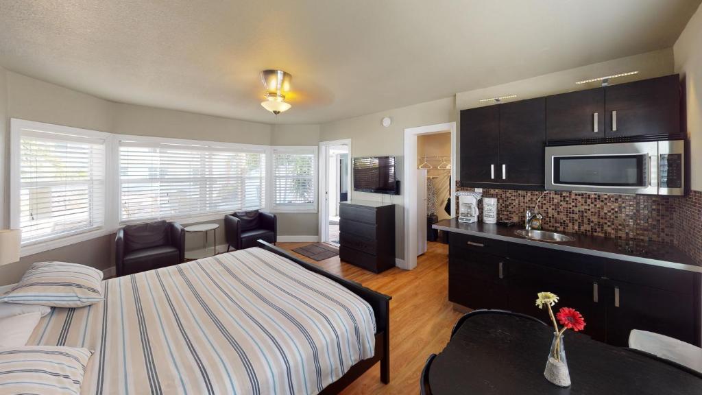 Sun Beach Inn — Hotel in Hallandale Beach (FL)