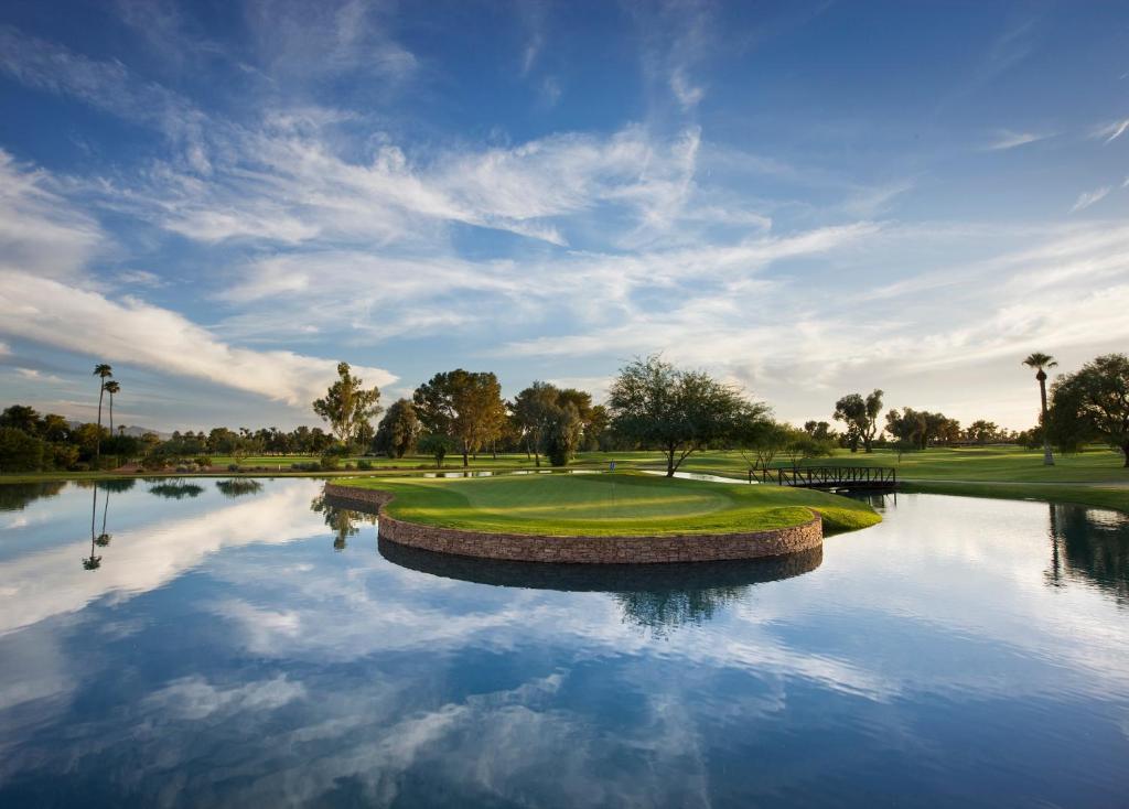 golfbana (i anslutning till hotellet)