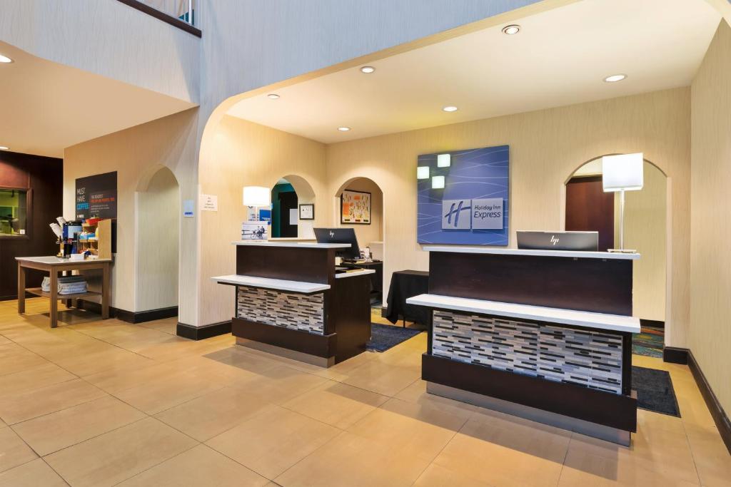 Holiday Inn Express & Suites Southport - Oak Island Area photo