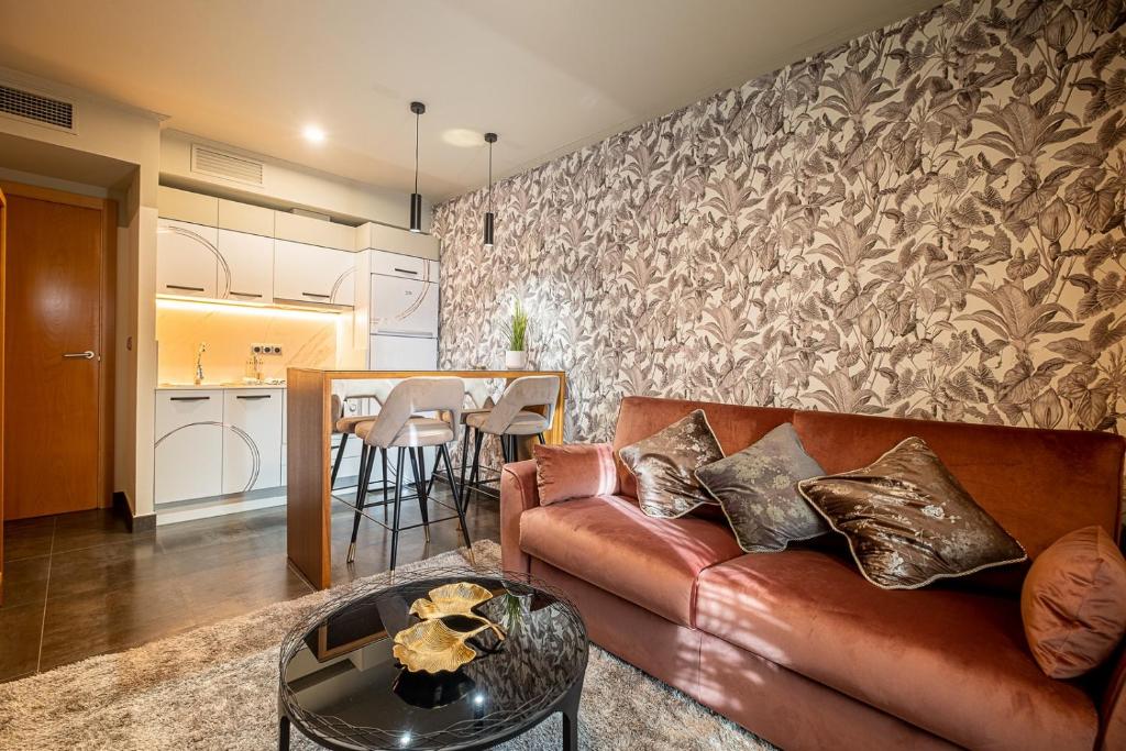 ON Suites Sevilla Apartments - 4