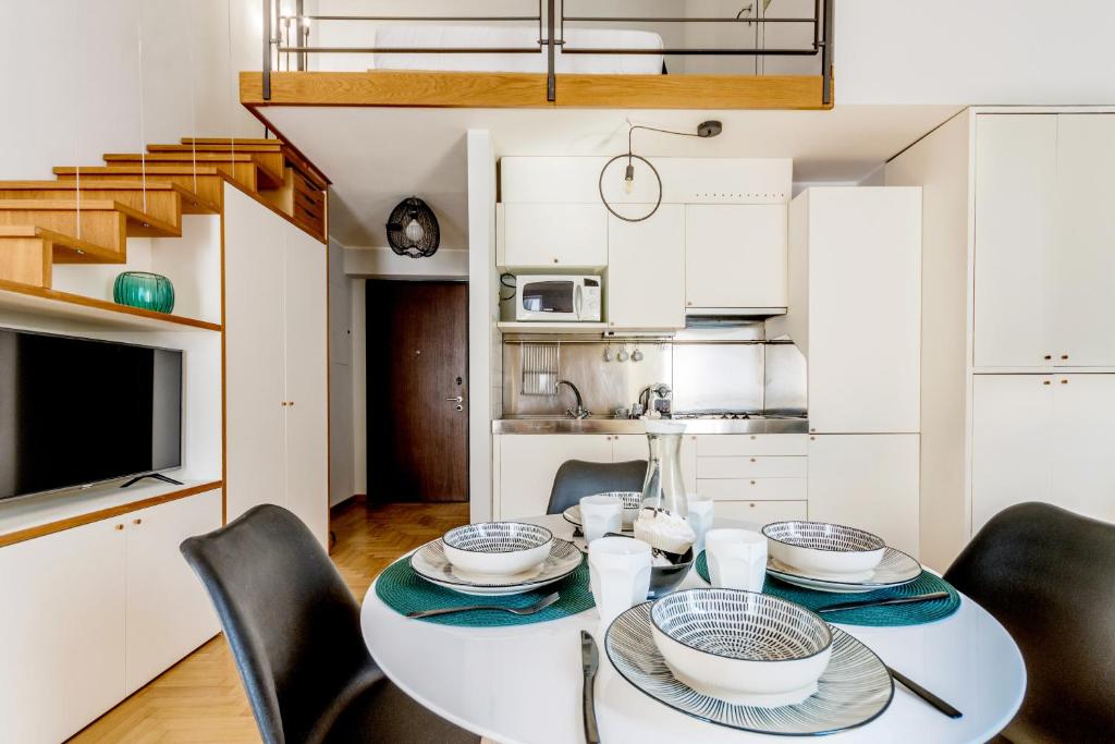 Modern Simplicity in Milan Centre photo