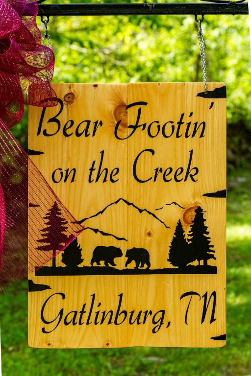 BEAR FOOTIN' on the CREEK, Gatlinburg