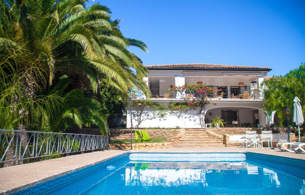 Villa Altozano with pool, barbeque, large garden, and fantastic sea views - 2