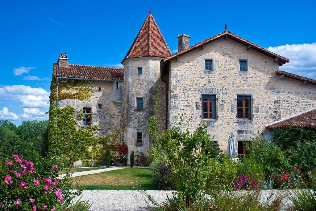 Chateau de Gurat Entire house (VilleboisLavalette) Deals, Photos & Reviews