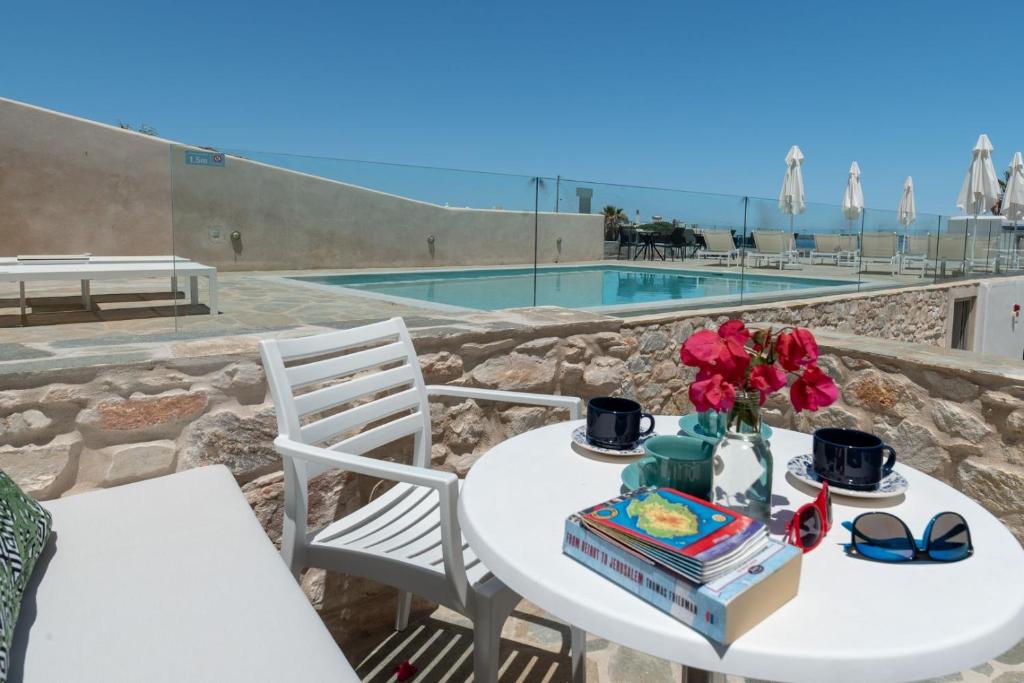 อโดนิส โฮเทล สตูดิโอ แอนด์ อพาร์ตเมนต์ (Adonis Hotel Studios & Apartments)