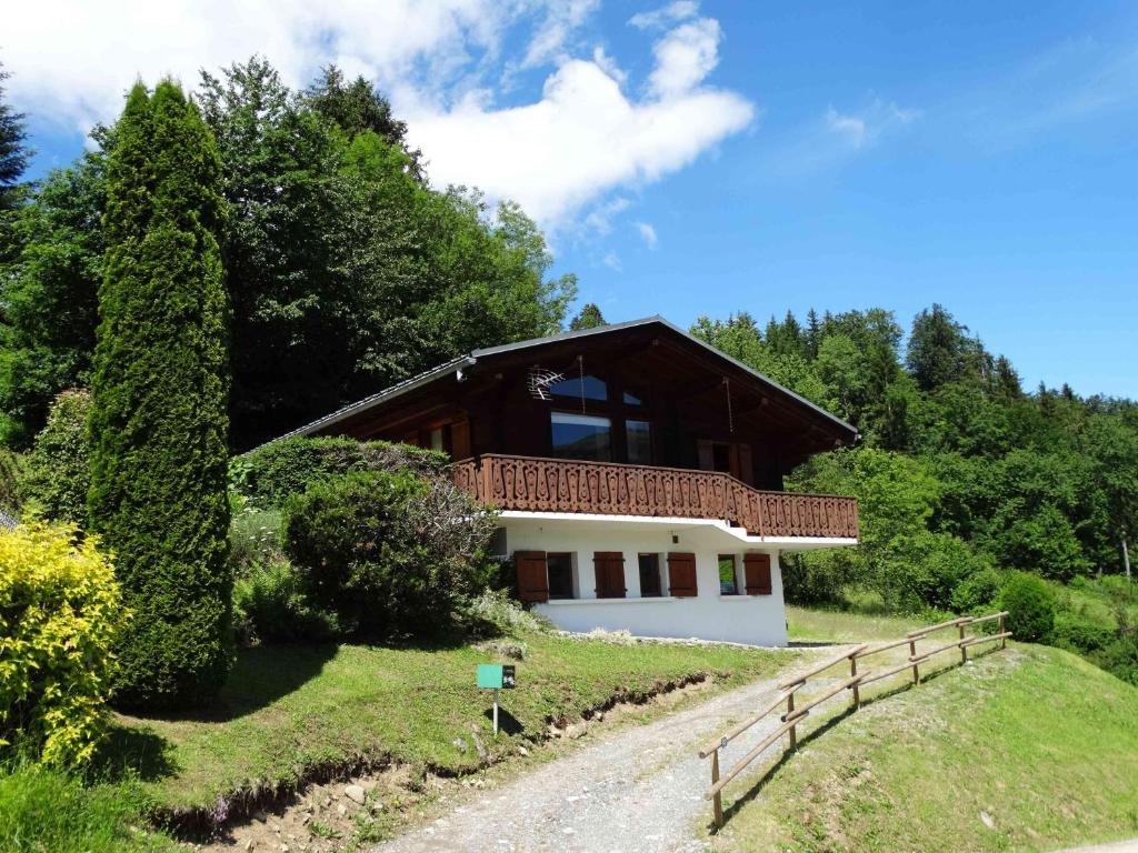 Les Oiseaux Bleus — Hotel in Morillon