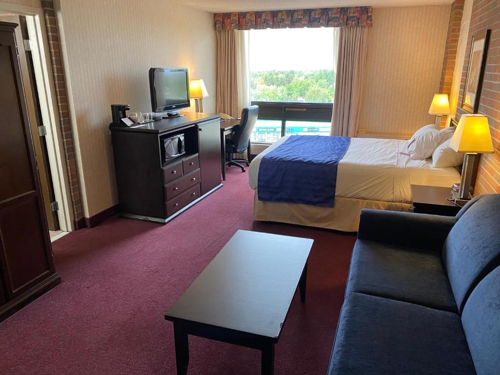 Ramada By Wyndham Lethbridge Photo 9