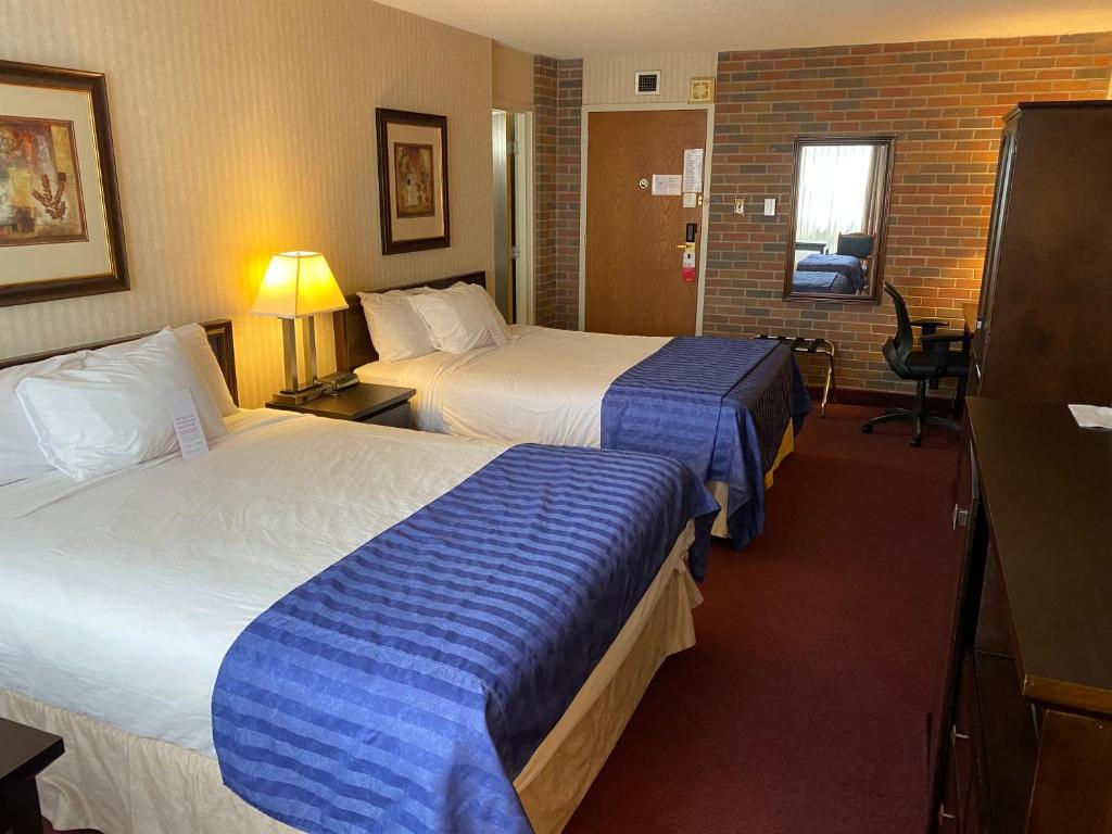 Ramada By Wyndham Lethbridge Photo 16