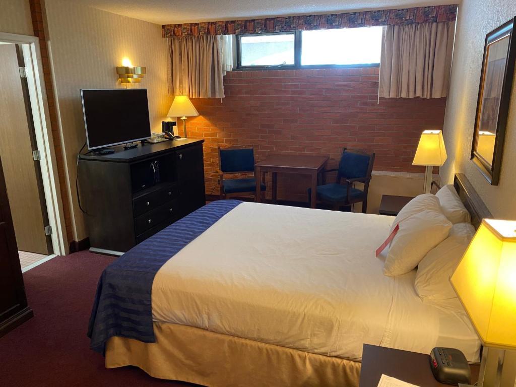 Ramada By Wyndham Lethbridge Photo 19