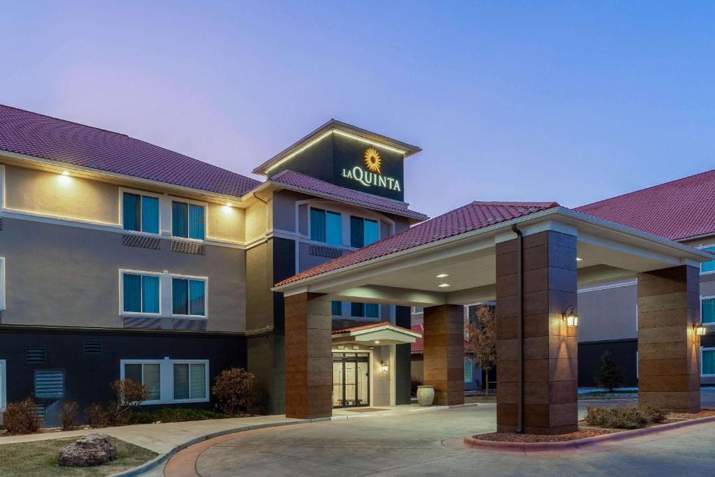La Quinta Inn & Suites by Wyndham Rifle photo