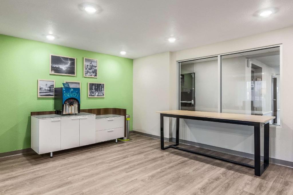 WoodSpring Suites Indianapolis Castleton photo