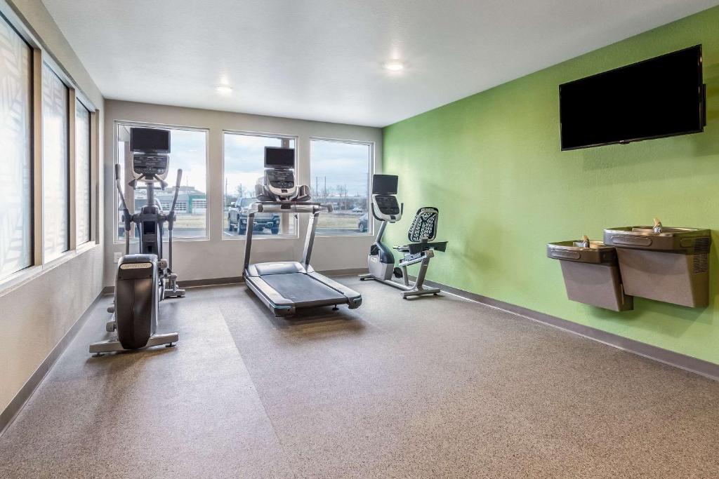 WoodSpring Suites Indianapolis Castleton photo