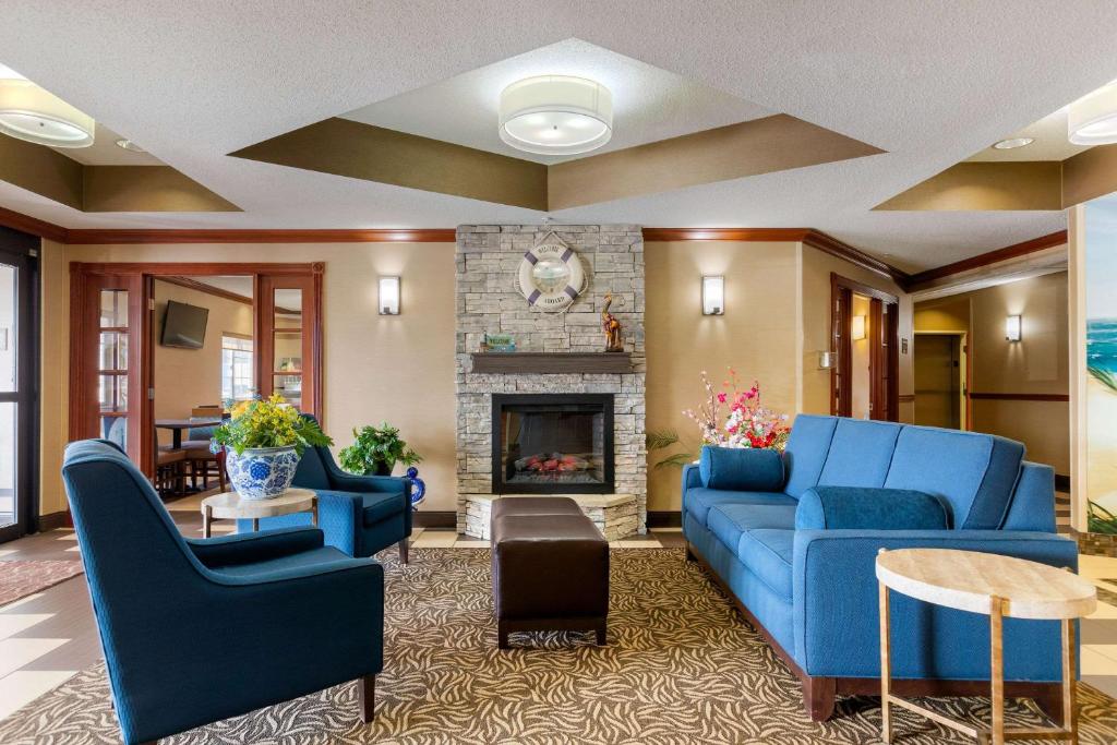 コンフォート スイーツ スティーブンスヴィル セント ジョゼフ (Comfort Suites Stevensville - St. Joseph) フロント・ロビー