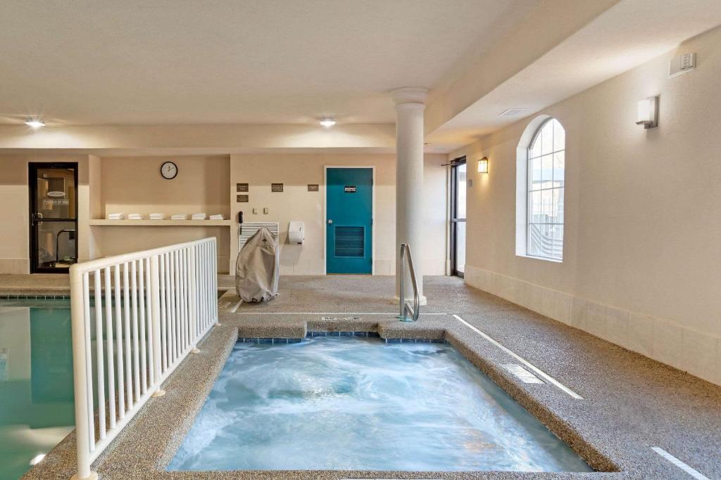 コンフォート スイーツ スティーブンスヴィル セント ジョゼフ (Comfort Suites Stevensville - St. Joseph) 館内設備