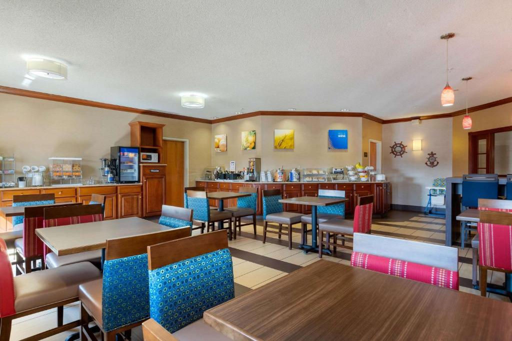 コンフォート スイーツ スティーブンスヴィル セント ジョゼフ (Comfort Suites Stevensville - St. Joseph) レストラン