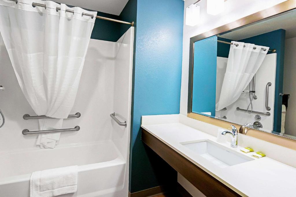 WoodSpring Suites Reno Sparks photo