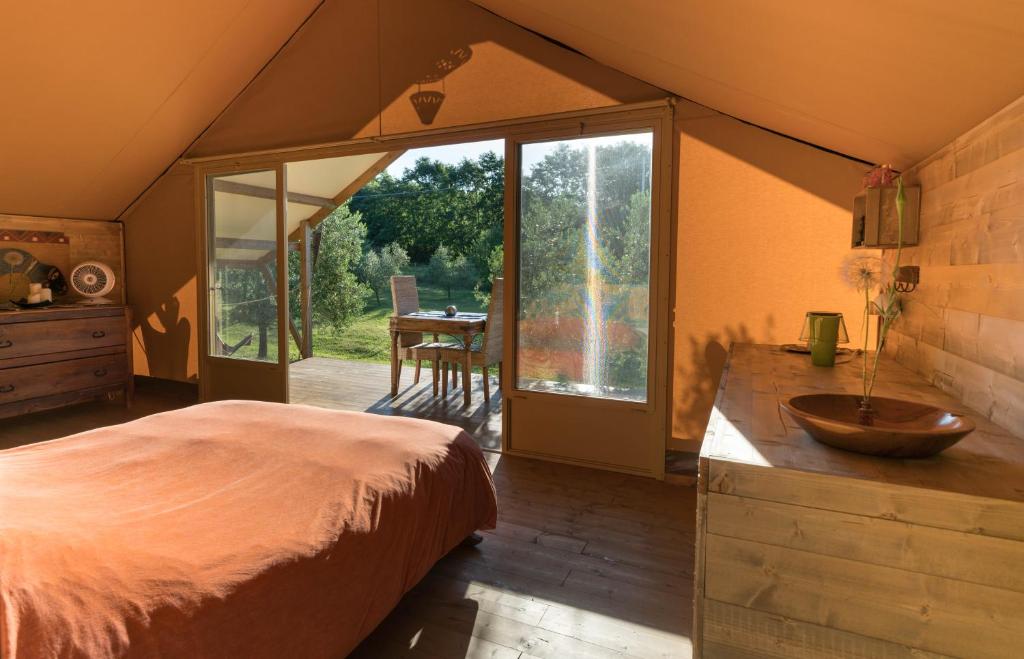 Glamping in Toscana, luxury tents in agriturismo biologico photo