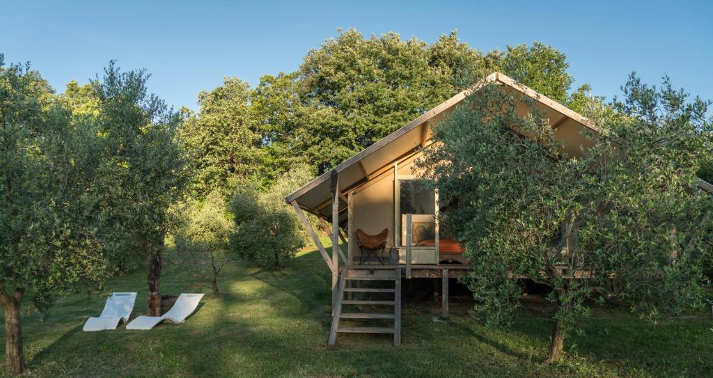Glamping in Toscana, luxury tents in agriturismo biologico — Hotel in Sorano