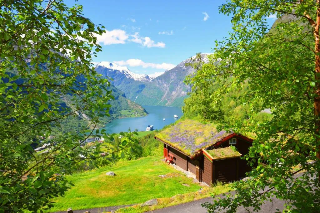 Hole Hytter, hotel in Geiranger