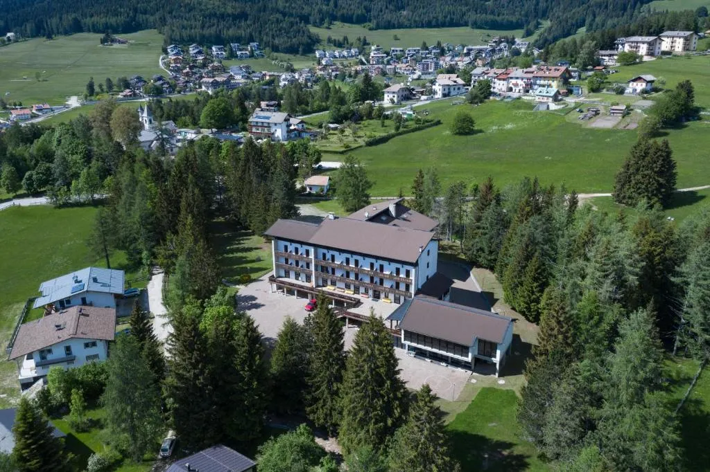 Casa Santa Maria, hotel in Folgaria