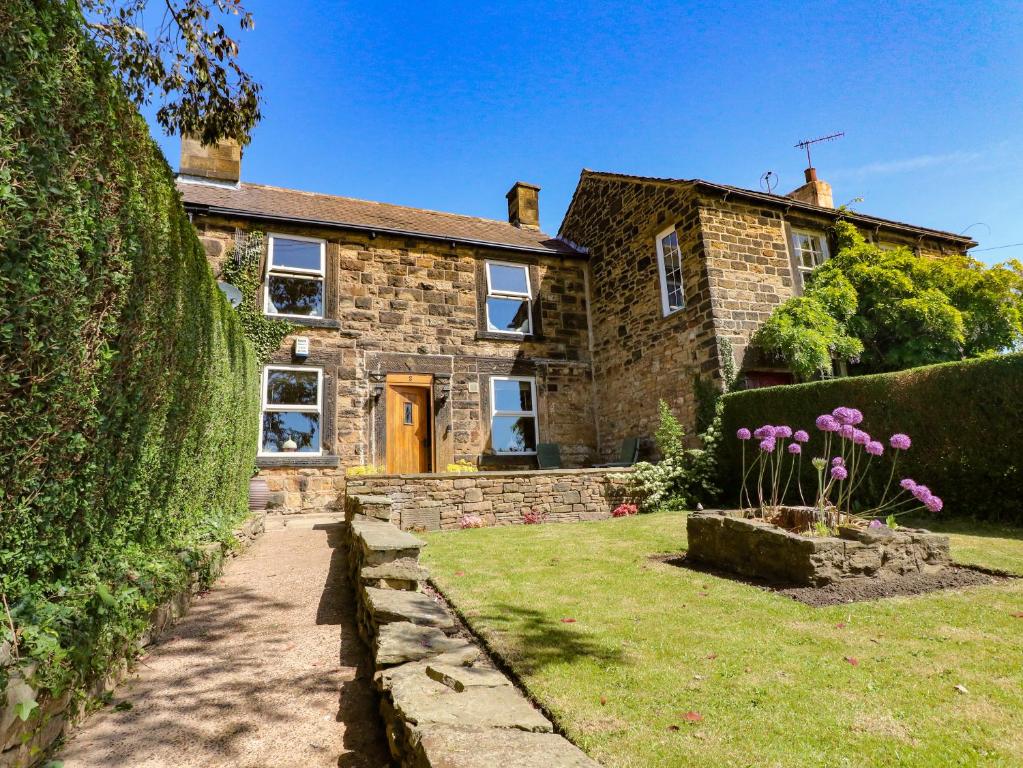 2 Snape Hill, Dronfield