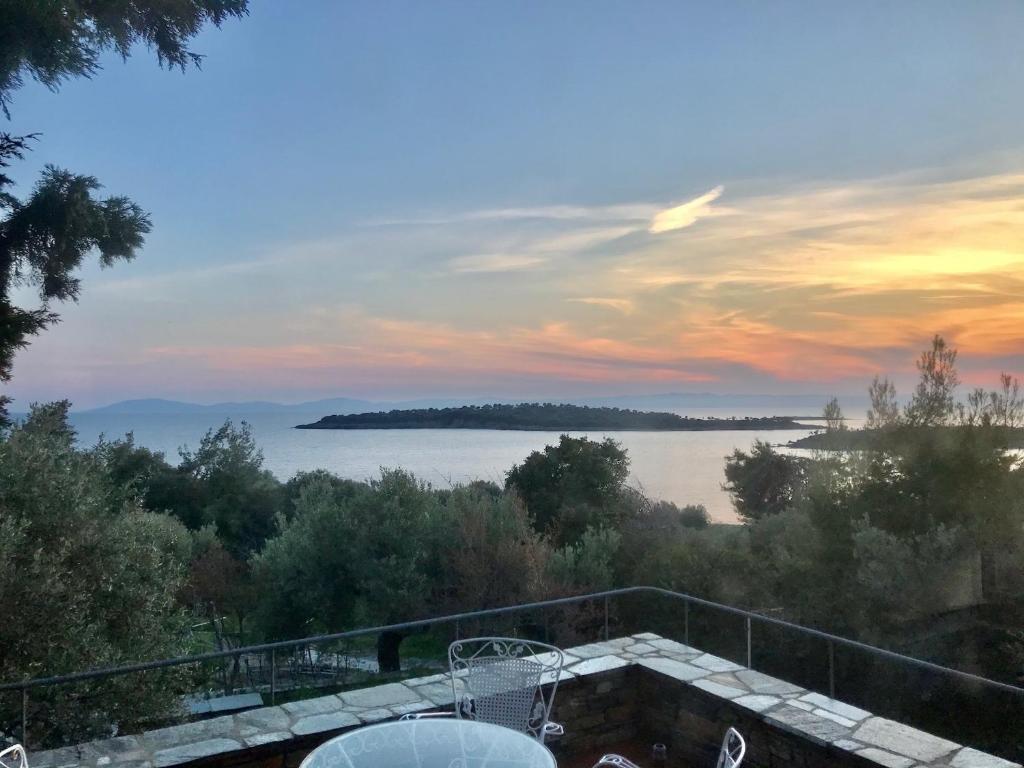 Hidden Gem Sithonia, Metókhion Ayías Kiriakís