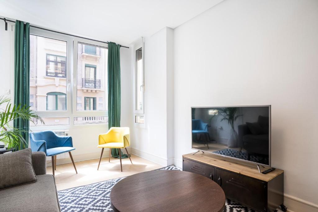 Usandizaga Apartment, Second line beach, free Parking - 3