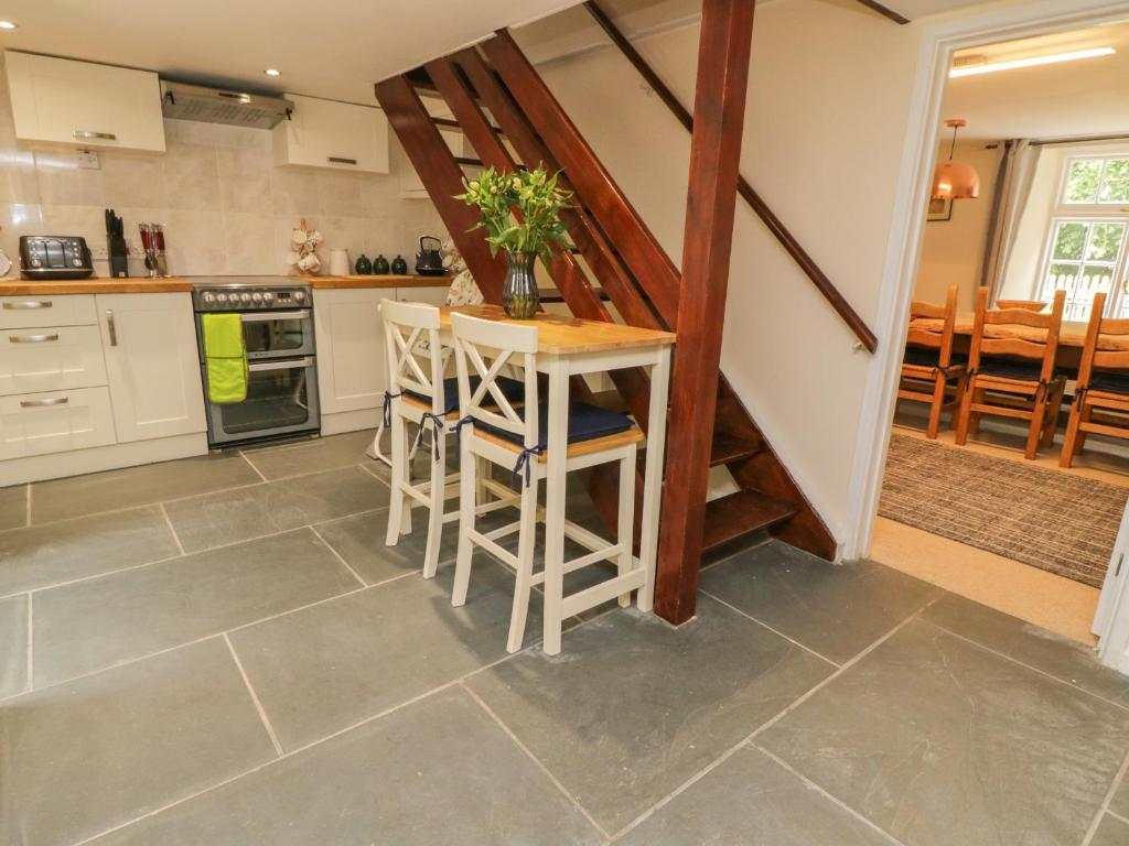 9 Copes Gardens, Truro photo 6