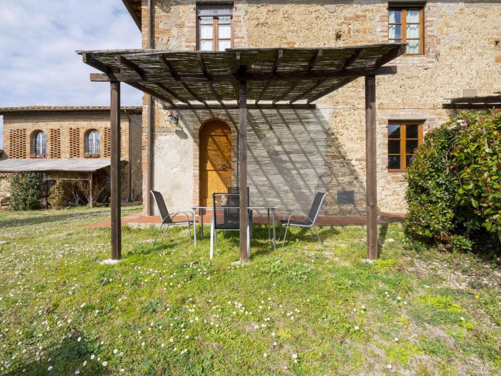 Traditional Farmhouse in Montespertoli with Swimming Pool