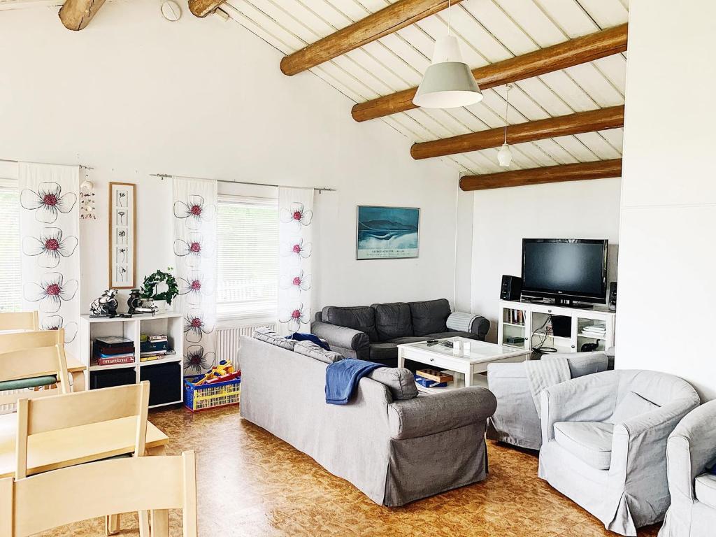 Shared lounge/TV area, Overnasgarden Gasthem in Mariehamn
