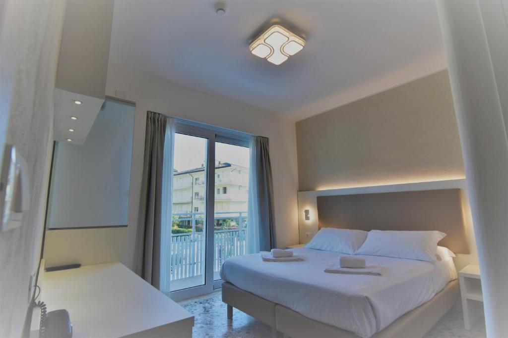 Hotel Atenea Golden Star - 4