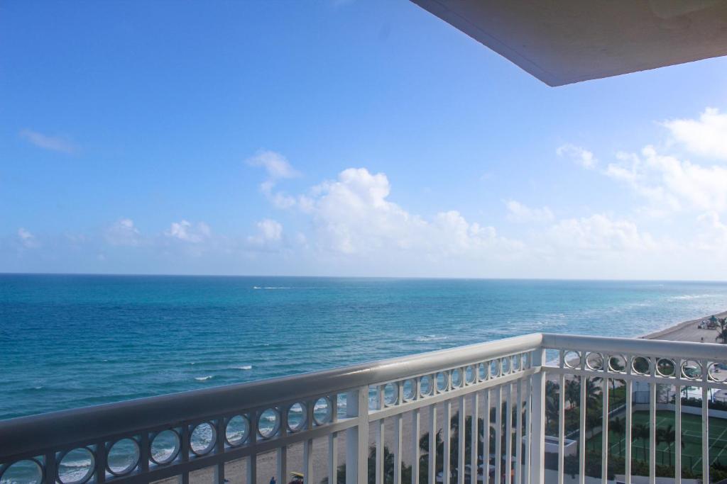 2. 라마다 플라자 ..