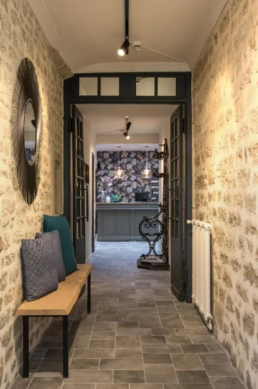 Hôtel restaurant l'Epicurien，位于瓦洛尼的酒店