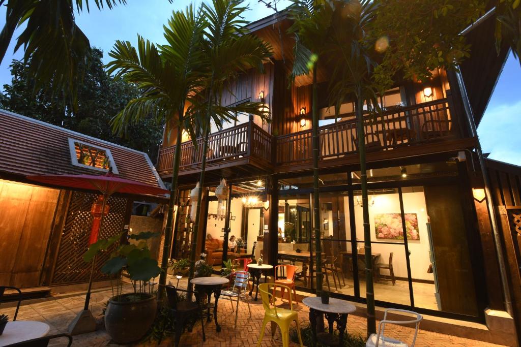 The Eight Ratvithi House - SHA Certified — Hotel in Chiang Mai