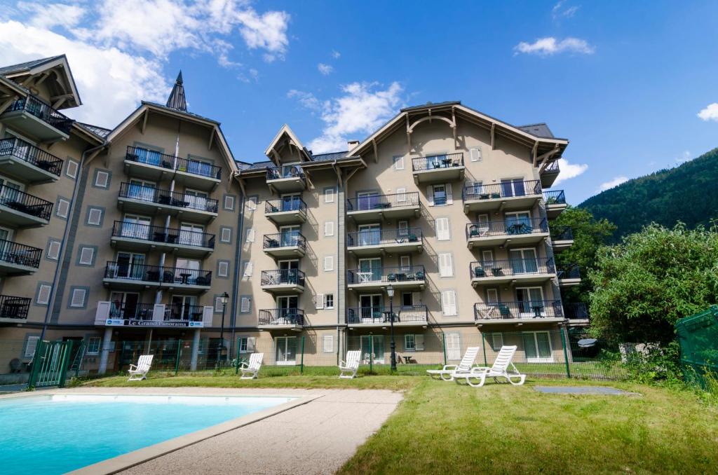 Grand Panorama T2 avec piscine aux pieds des télécabines - 1