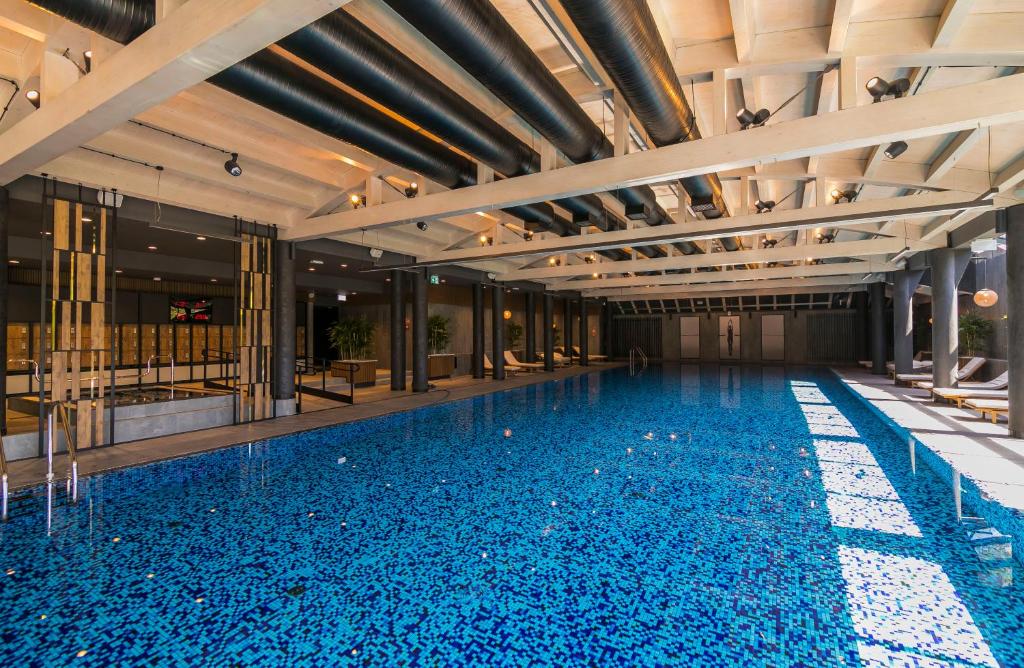 スイミングプール