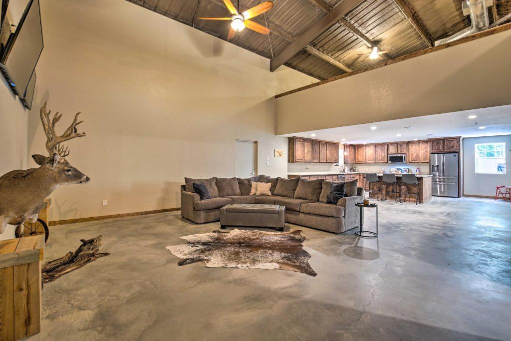 Secluded Home with Gas Grill, 3 Mi to Boating!, Yantis