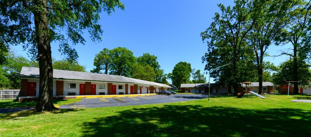 OAKS MOTEL GREENSBORO NC photo