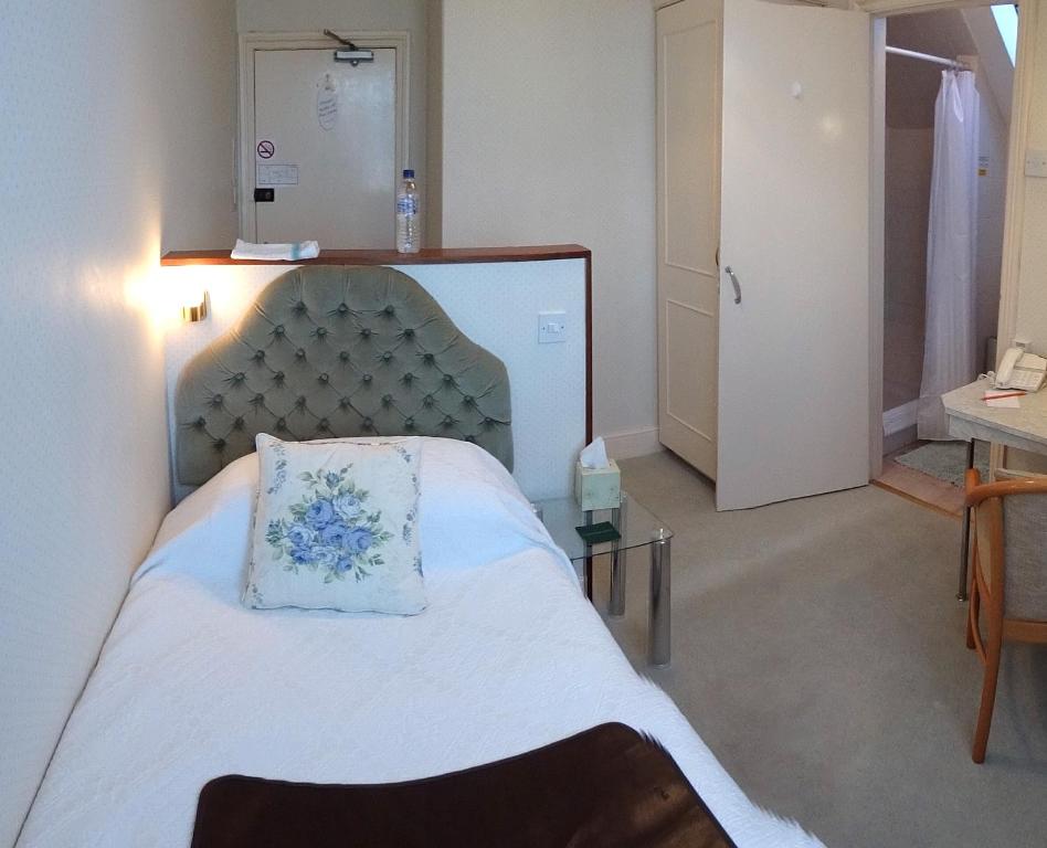 Chudleigh Hotel photo