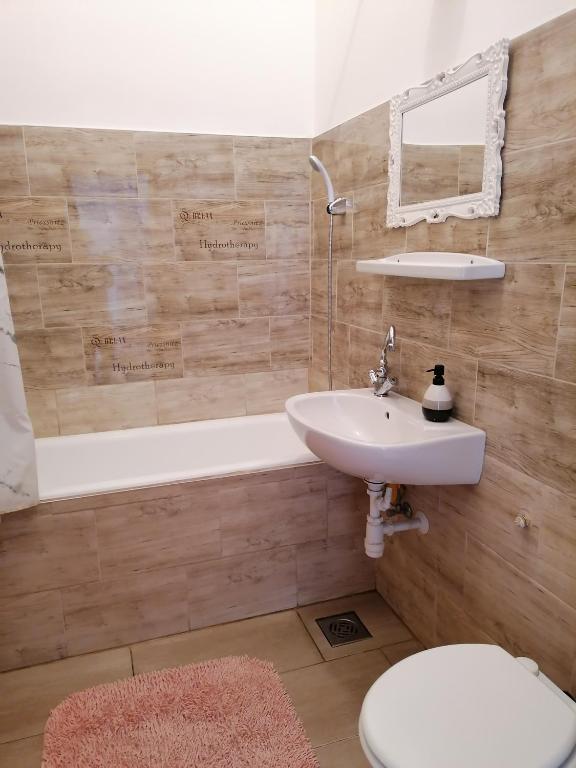 Kriston Apartman photo