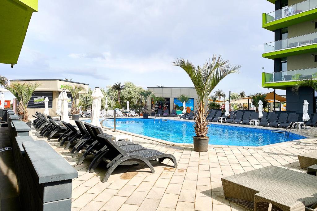 Sea and Pool View apt Spa n Pools beach resort, Mamaia Nord – Năvodari