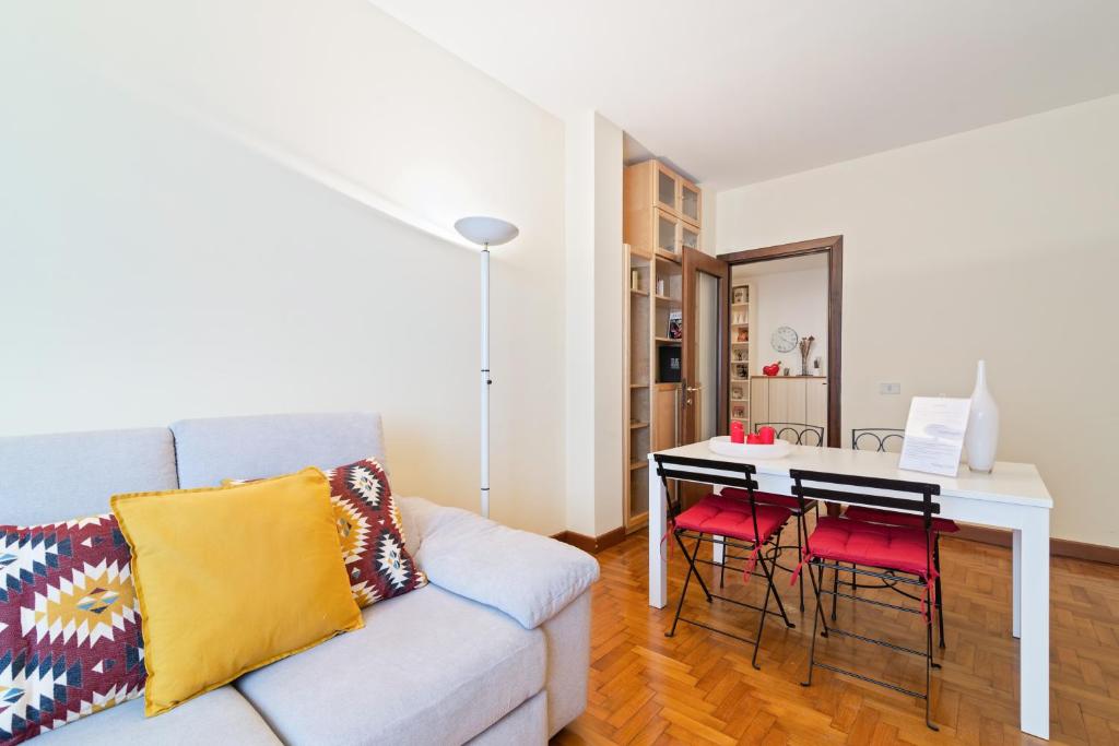 GuestHost - San Antonio Garden Flat with Terrace - 2