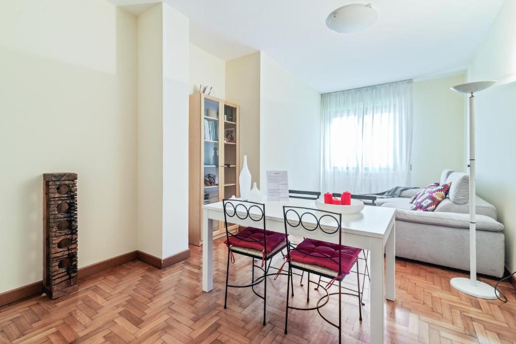 GuestHost - San Antonio Garden Flat with Terrace - 3